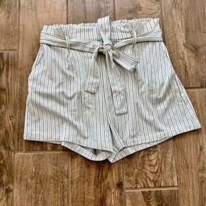 LA Class Fallyn Tie Waist Shorts